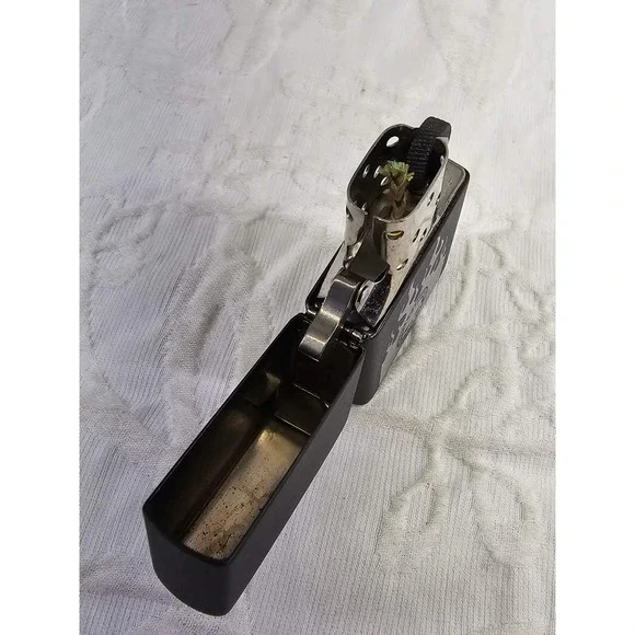 Vtg Rare Zippo Lighter Harley Davidson Willie G Skull Flames Matte Black 2002 - Picture 3 of 6